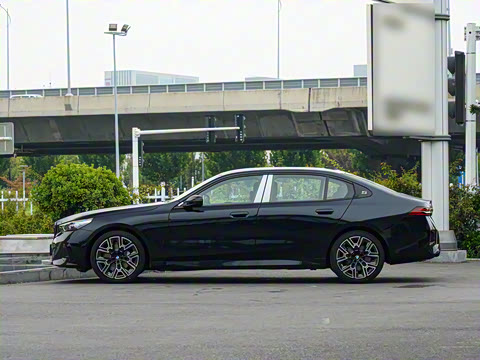 2026�� 530Li ������ M�˶���װ