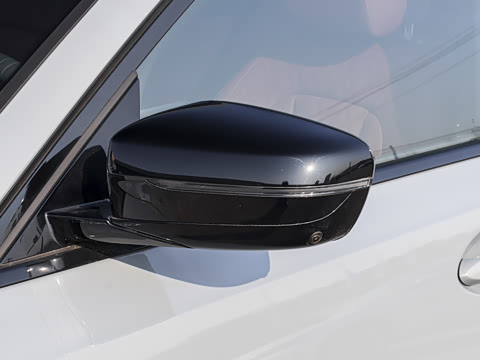 2026�� 330i M�˶���ҹ��װ