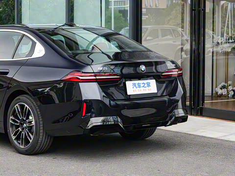 2026�� 530Li ������ M�˶���װ