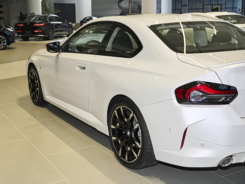 2026�� 225i M�˶���ҹ��װ