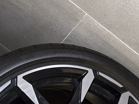 2026�� 225i M�˶���ҹ��װ