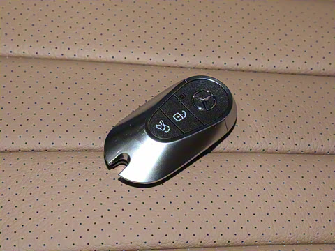 2025�� �Ŀ� E 300 L ������