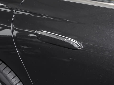 2025�� �Ŀ� E 300 L ������