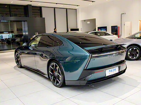 2025�� 702 ������ Ultra