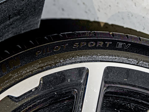 2025�� 702 ������ Ultra