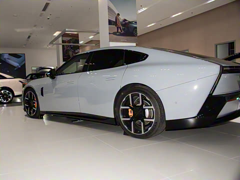 2025�� 702 ������ Ultra