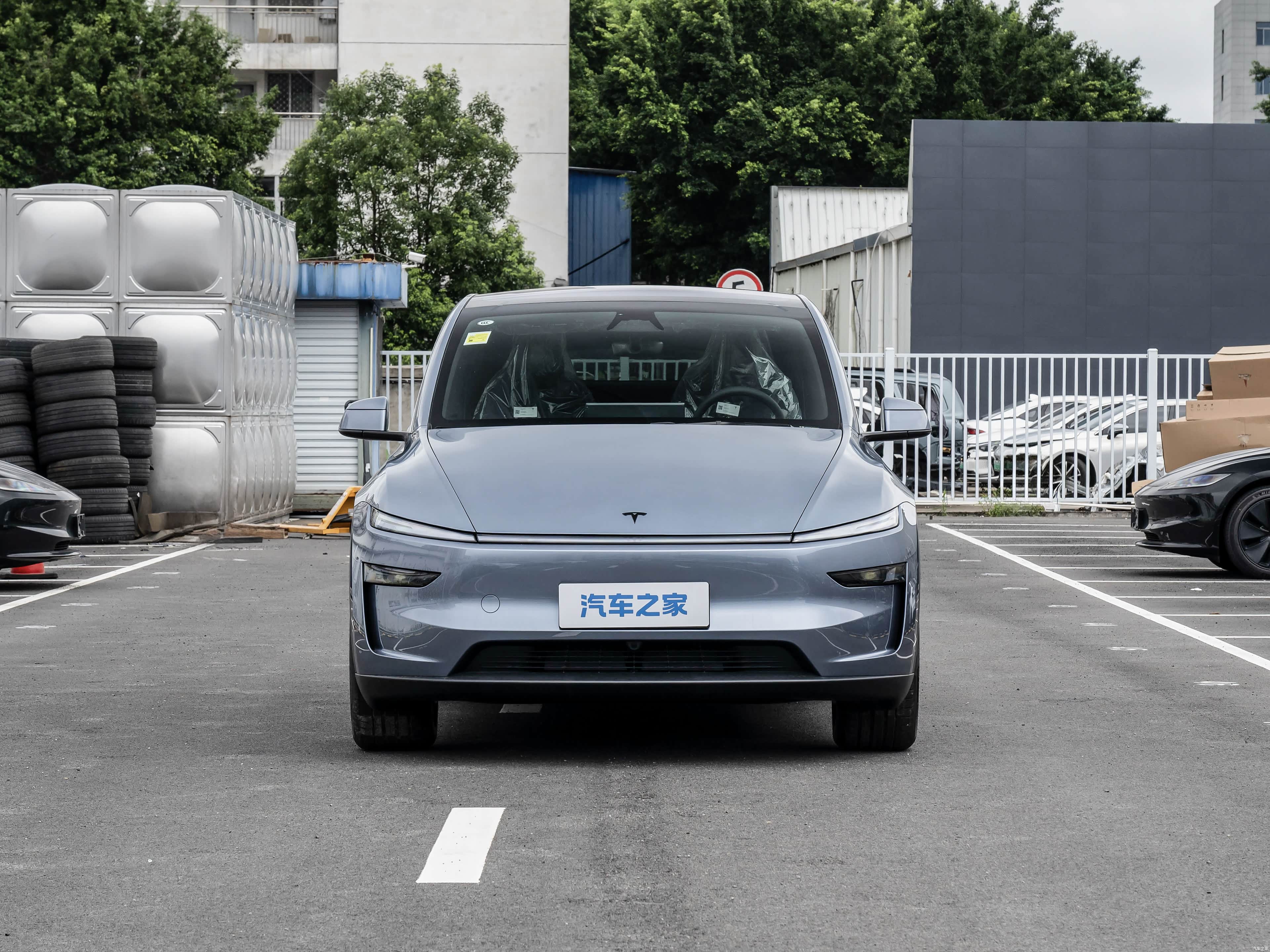 Tesla Model Y, миниатюра 10