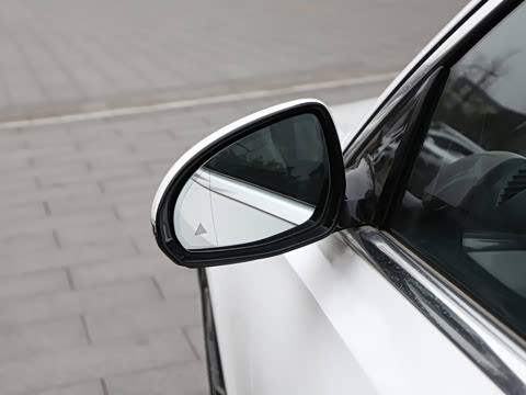 2026�� E 300 L �����˶���