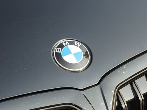 2026�� 330i M�˶���ҹ��װ