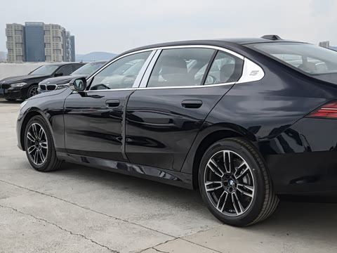 2026�� 525Li M�˶���װ