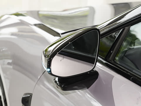 2025�� 702 ������ Ultra