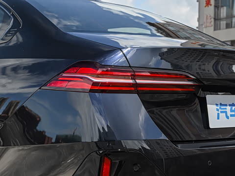 2026�� 525i M�˶���װ