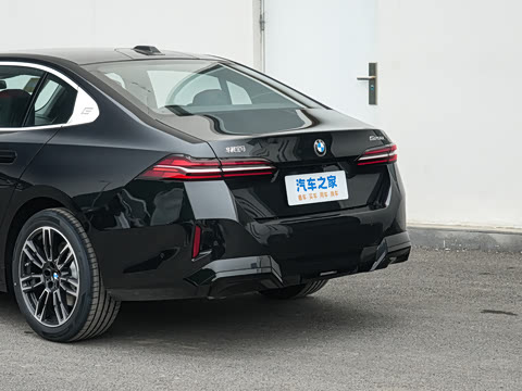 2026�� �Ŀ� 525Li M�˶���װ