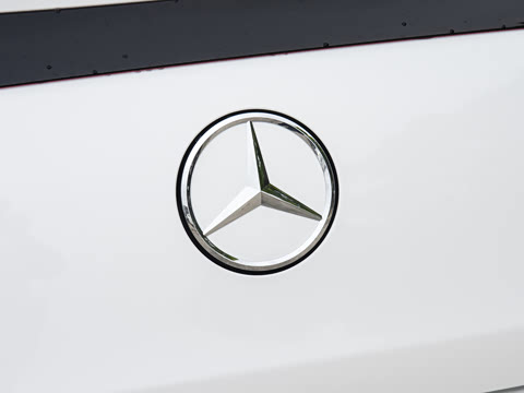 2026�� �Ŀ� GLC 260 4MATIC ����SUV