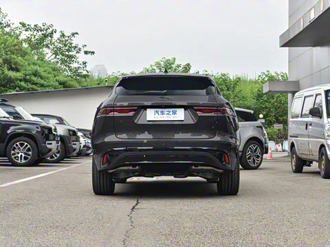 2025�� P250 R-Dynamic SE