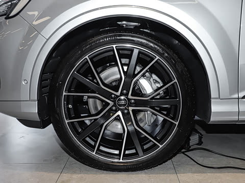 2025�� 55 TFSI quattro S line�����