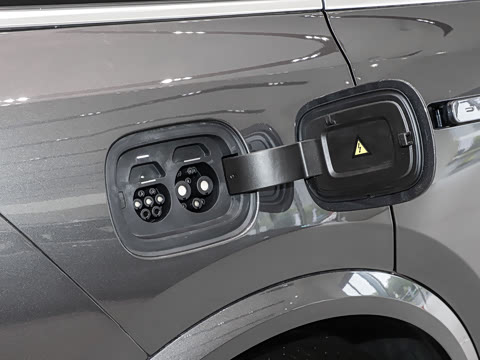 2025�� Pro ���ܻ��°�