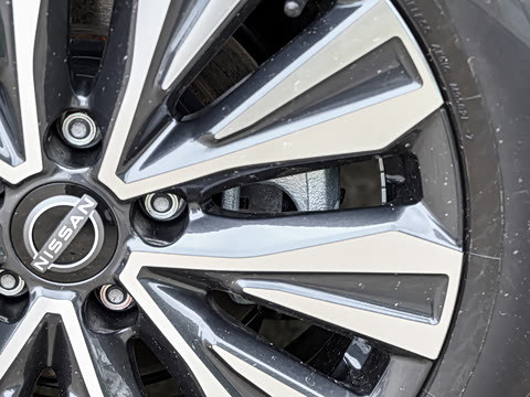 2025�� 2.0L XL-TLS ������