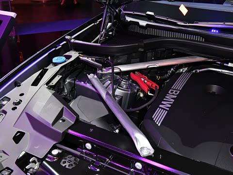 2025�� xDrive 40Li ������M�˶���ҹ��װ