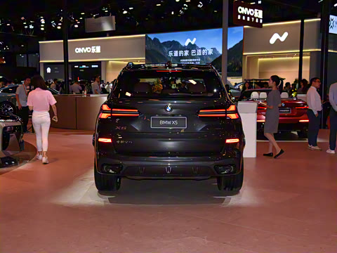 2025�� xDrive 40Li ������M�˶���ҹ��װ