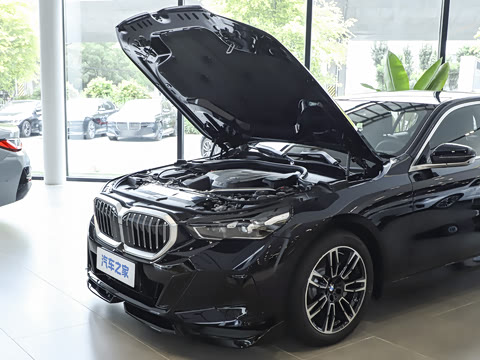 2026�� �Ŀ� 530Li xDrive M�˶���װ