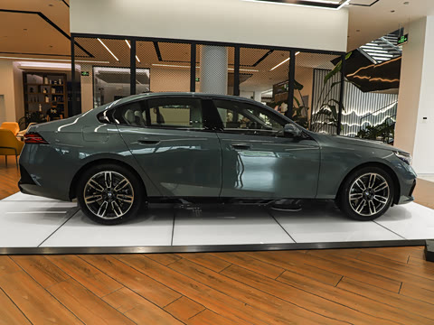 2026�� 525i M�˶���װ