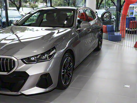 2026�� 530Li ������ M�˶���װ