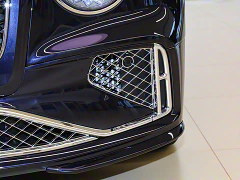 2026�� 4.0T V8 Mulliner