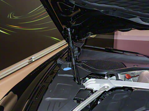 2026�� 4.0T V8 Mulliner