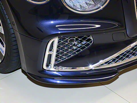 2026�� 4.0T V8 Mulliner