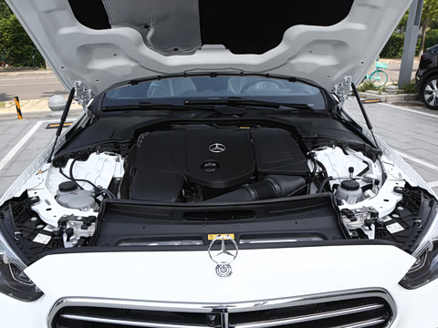 2025�� �Ŀ� C 260 L