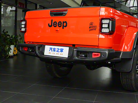 2023�� 3.6L Overland