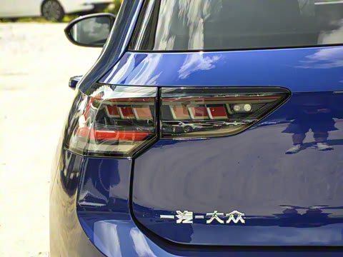 2025�� �Ŀ�� 300TSI R-Line