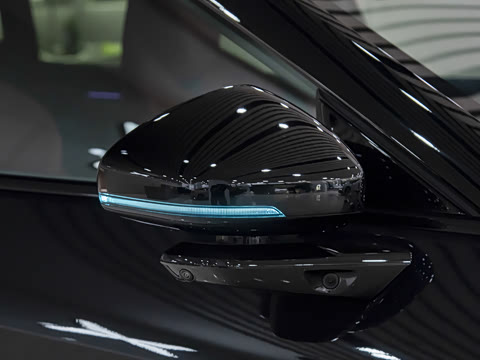 2025�� 820 Max