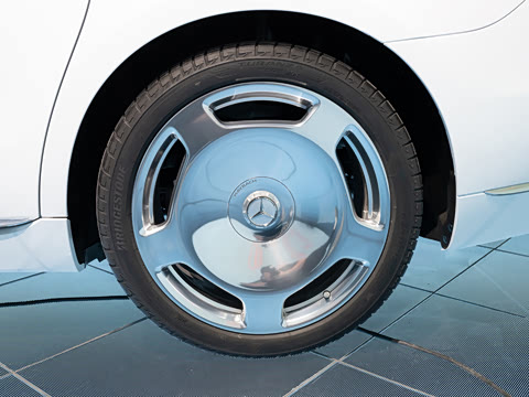 2027�� S 680 4MATIC