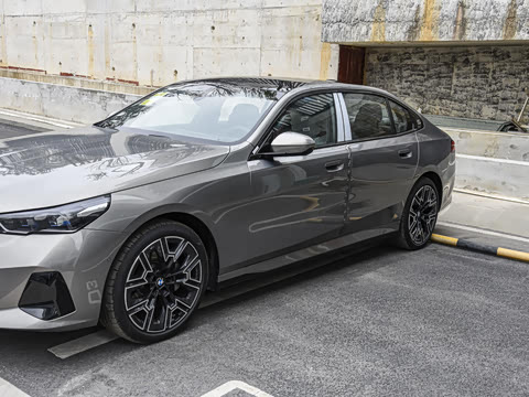 2026�� 530Li ������ M�˶���װ