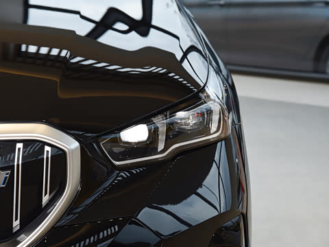 2026�� �Ŀ� eDrive 40L M�˶���װ