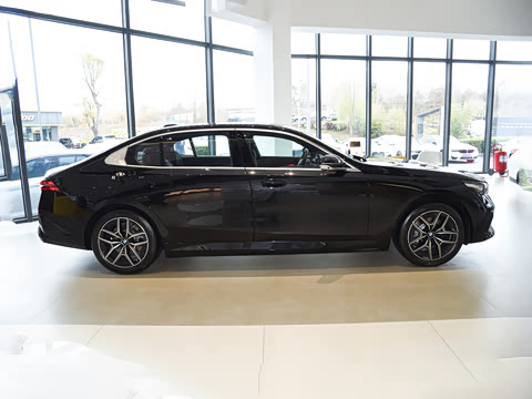 2026�� �Ŀ� eDrive 40L M�˶���װ