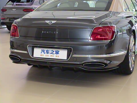 2026�� 4.0T V8 Mulliner