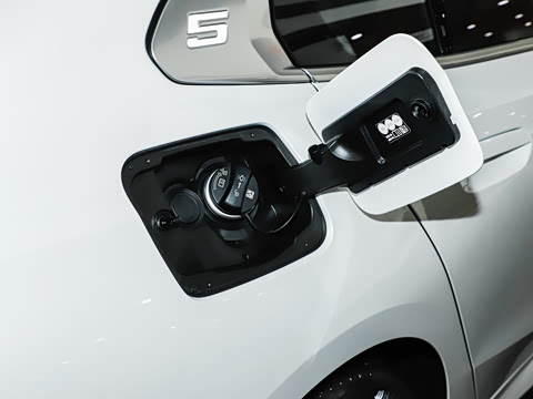 2026�� �Ŀ� 530Li ������ M�˶���װ