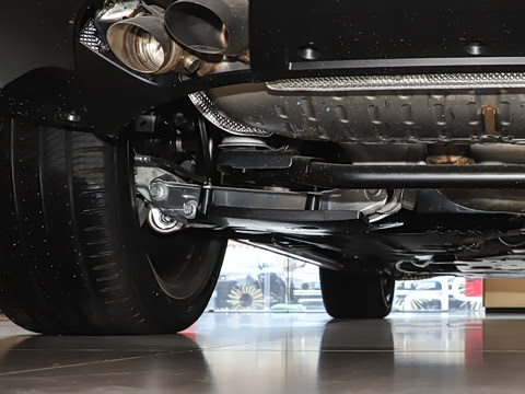 2025�� 4.4 V8 SV���ٴ����ӳ��� 4��