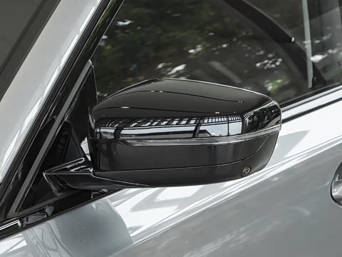 2026�� 330Li M�˶���ҹ��װ