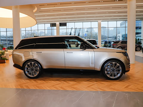 2026�� 3.0 L6 400PS AB�����