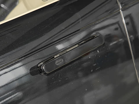 2026�� 3.0 L6 400PS SE�����