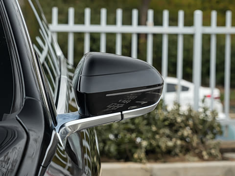 2026�� �Ŀ� 740Li ������ M�˶���װ