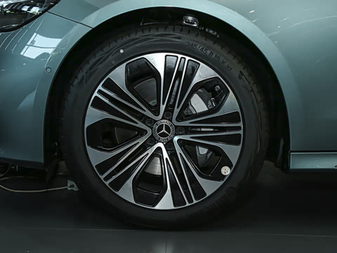 2026�� �Ŀ� E 300 L ������