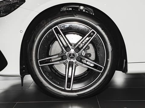 2025�� �Ŀ� E 260 �˶���