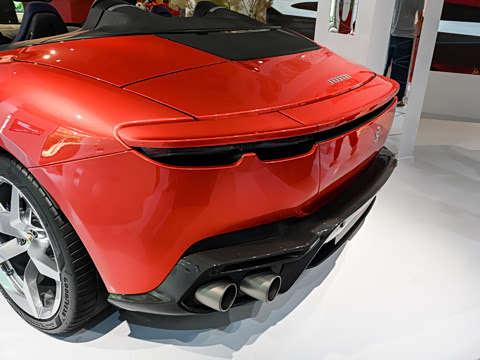 2026�� 3.9T V8 Spider