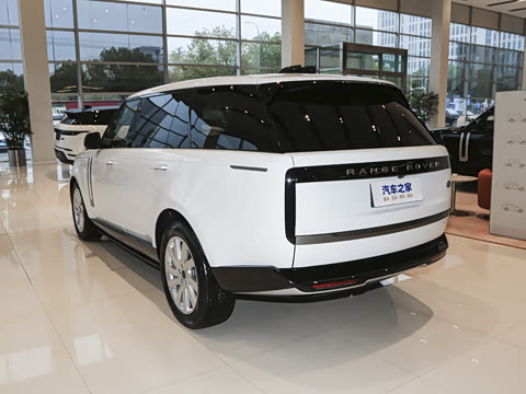 2026�� 3.0 L6 400PS SE�����