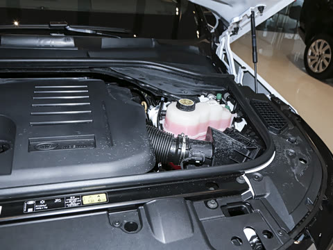 2026�� 3.0 L6 400PS SE�����